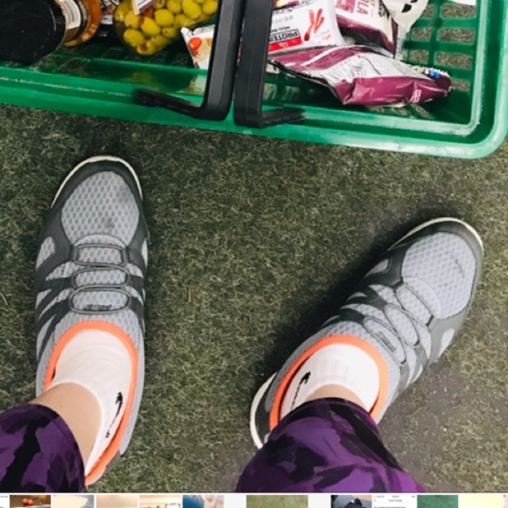 Athletic shoes - Picture 4 of 4